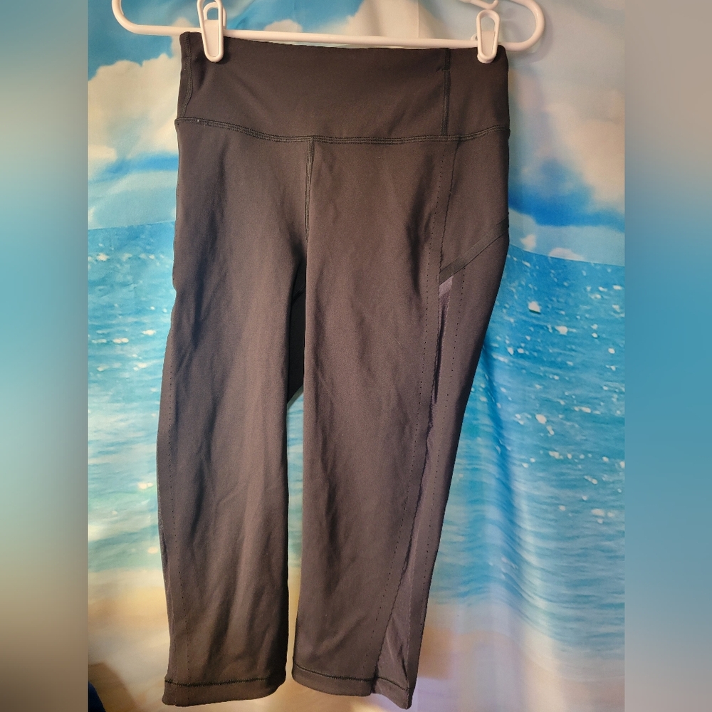 Lululemon Black Capri Pant WBack‎ Zip Pocket Size 4